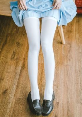 年轻女老师在线观看_超清在线观看